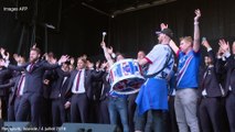 Les footballeurs islandais accueillis par un clapping géant à leur retour sur l'île
