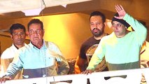 Salman Khan Wishes Fans Eid Mubarak | Waves At The Crowd Outside Galaxy Apartment