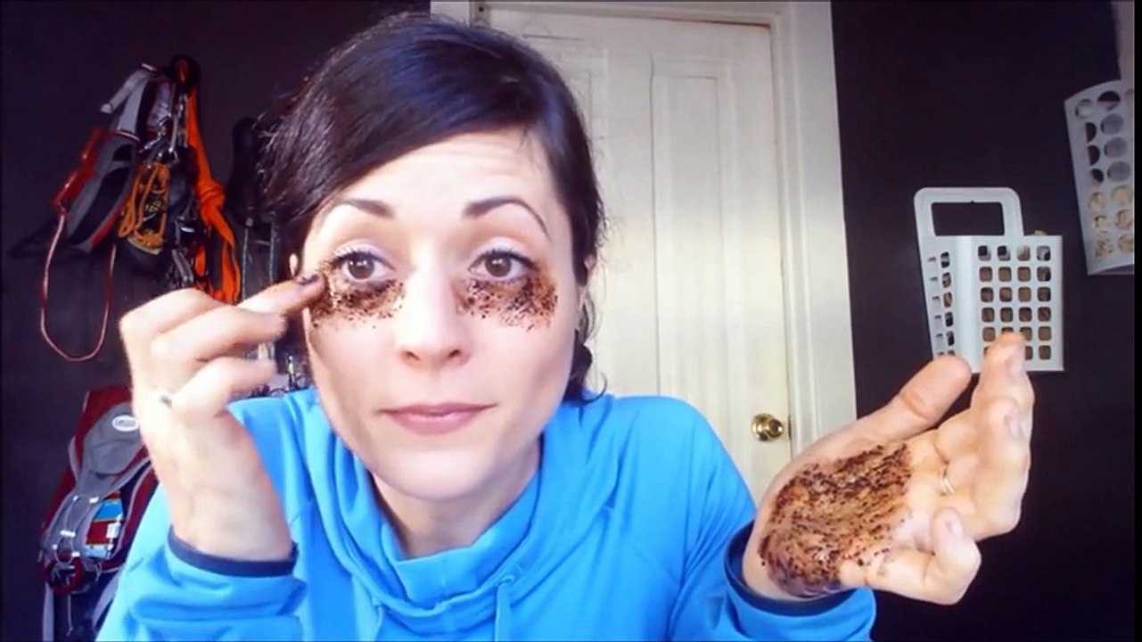 Comment utiliser des fonds de café pour vous faire un masque anti-poche ?