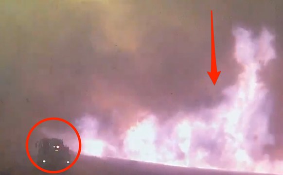 Plusieurs camions de pompiers sont piégés par les flammes aux Etats-Unis !