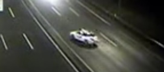 VÍDEO: Mira que accidente más raro, ¡va dando tumbos!