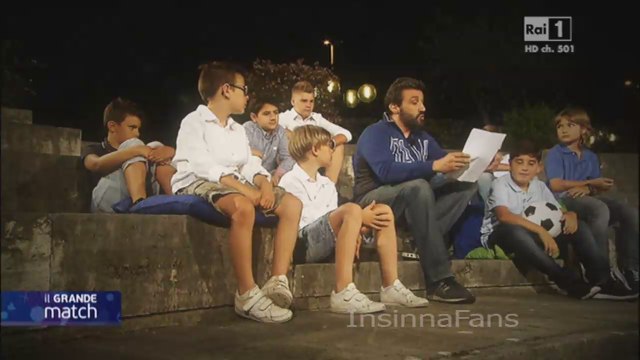 Flavio Insinna legge la fiaba La palla innamorata al Grande Match