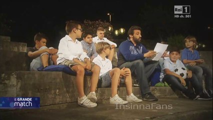 Flavio Insinna legge la fiaba La palla innamorata al Grande Match