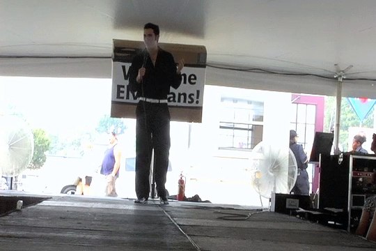 Cody Slaughter sings 'Mean Woman Blues' Elvis Week 2007