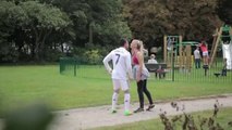 Cristiano Ronaldo Embrasse des filles!