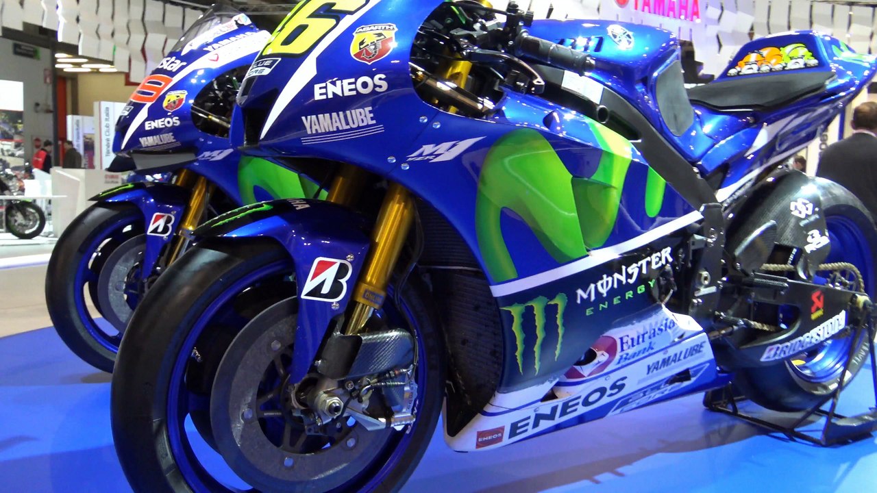 YAMAHA M1 VALENTINO ROSSI NEVER SO CLOSE UP