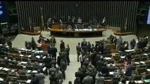 Cunha renuncia à presidência da Câmara para tentar salvar mandato