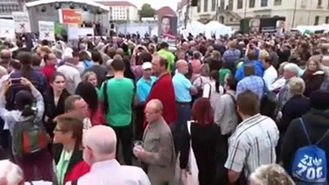 ARD und ZDF verschweigen Demonstranten gegen Merkel in Dresden_04.09.2014