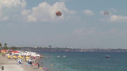 Antalya Sahillerinde Yoğunluk
