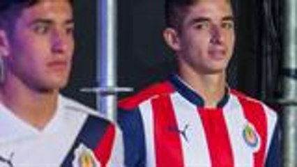 ¿De aplaudir la carencia de marcas en el nuevo uniforme de Chivas?