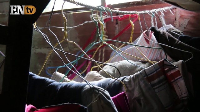 Damnificados por el gobierno: Vivir en un taller mecánico