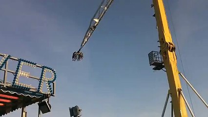 UFO OVER BRIGHTON PIER / UK (10 APRIL 2011)