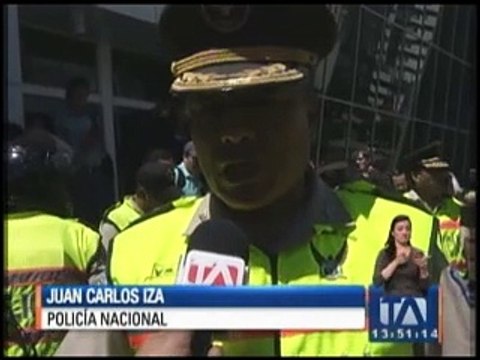 Policía Nacional detiene a cuatro ciudadanos y decomisa un arma