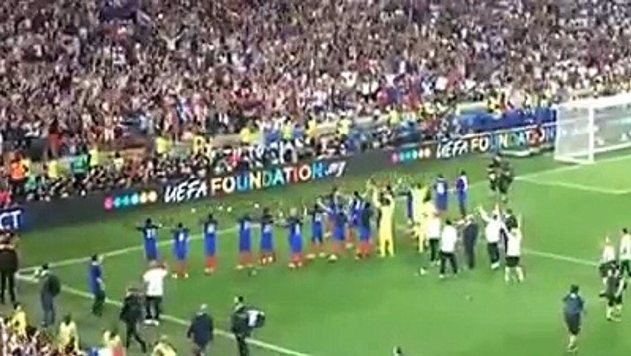 Les supporters fête la victoire des bleus !