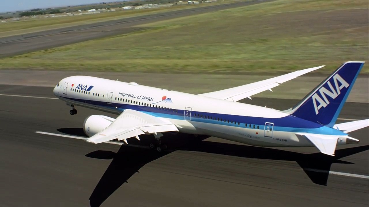 Захватывающее видео: Вертикальный взлёт пассажирского самолёта Boeing 787 Dreamliner