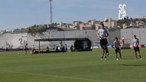 Corinthians treina finalizações de cabeça antes de viajar para Chapecó