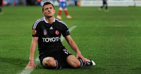 Beşiktaş'ta Mustafa Pektemek'in Sakatlanması Sosyal Medyada Olay Oldu