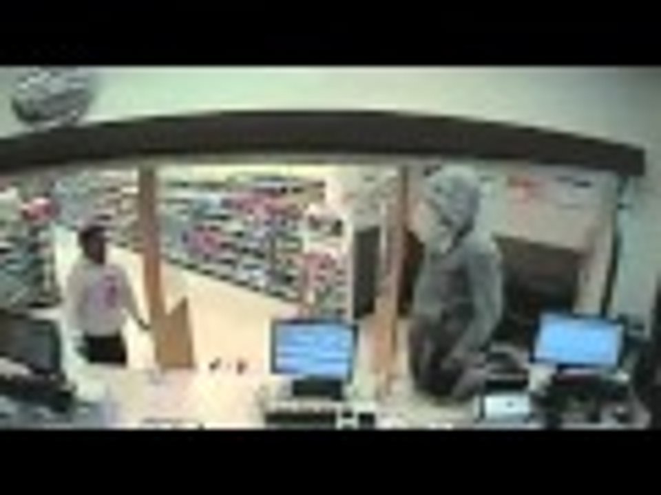 لحظة ايقاف لص حاول سرقة صيدلية