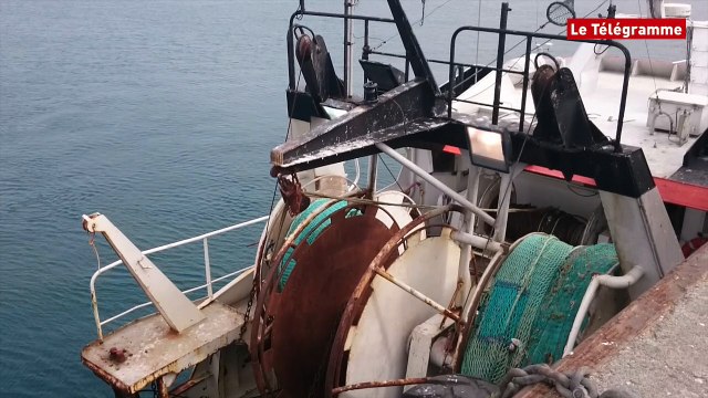 Chalutier croché par un sous-marin. Le Daytona est arrivé à Roscoff