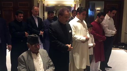 کوئی بلاول بھٹو کو عید کی نماز پڑھنا سیکھا دے