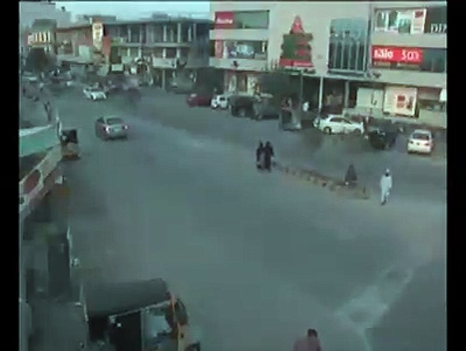 Cow ne sark per jate hove larke ka kia haal kia dekhen zara
