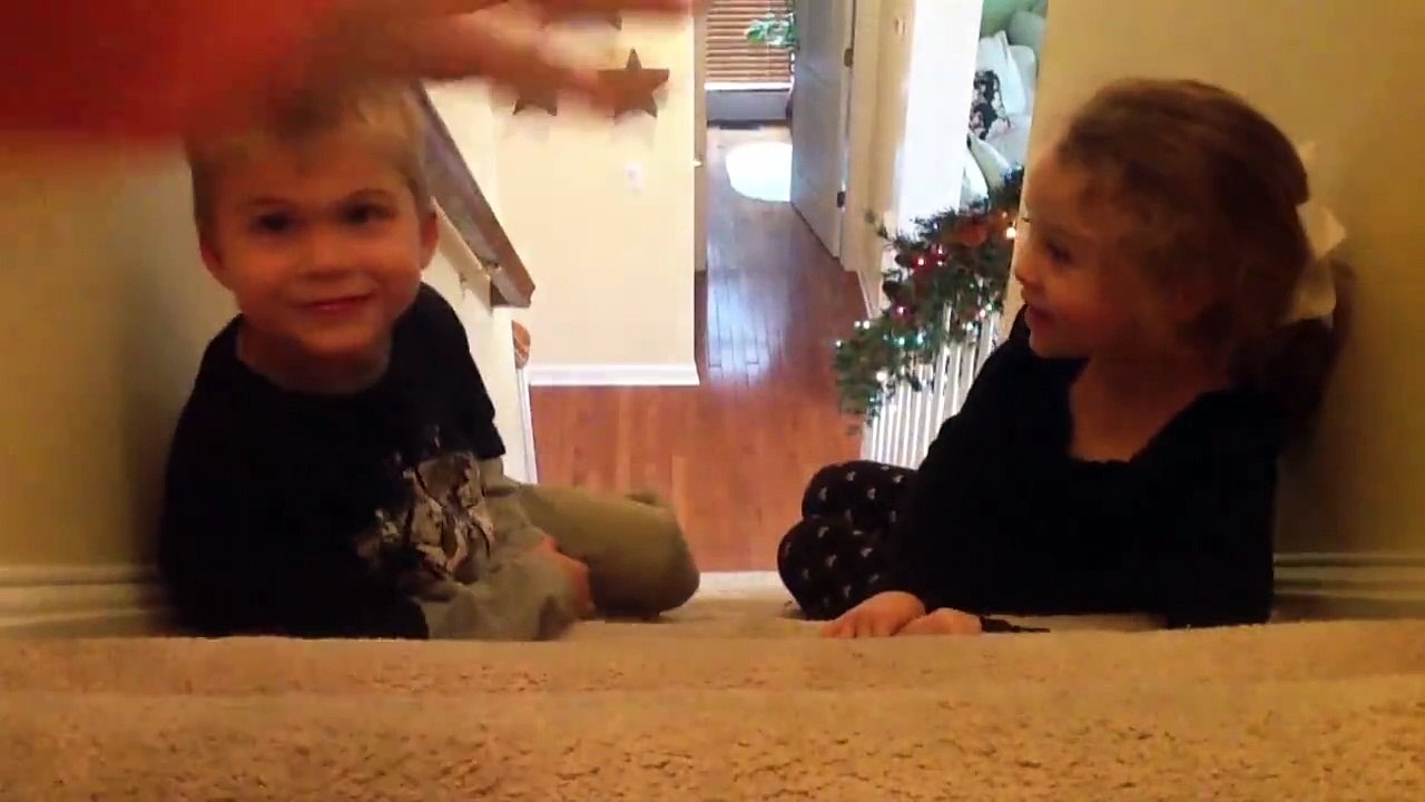 Premier bisous, pris en flag par maman, ça commence mal!