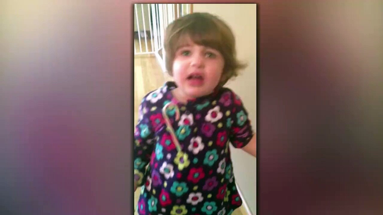 En pleurs parce qu'elle a perdu sa sucette.. Enfin, pas vraiment perdu