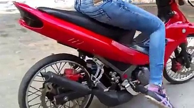 Ye larki bike chalane lagi thi is bichari k sath kia hova dekhen zara