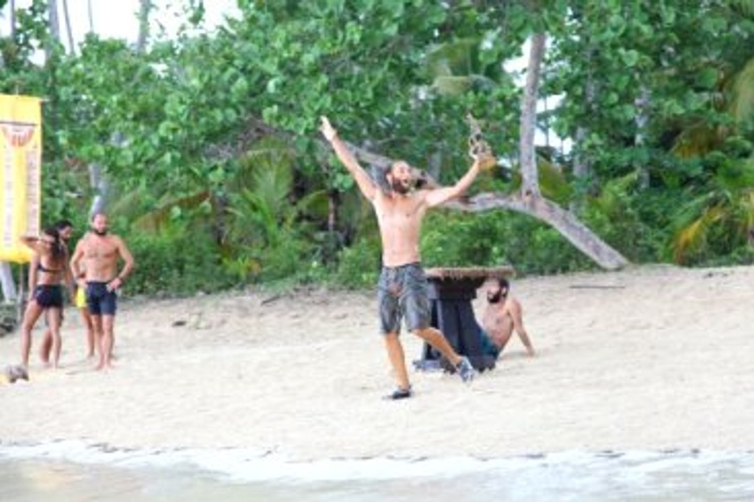 Survivor Yarışmacısı Taner Tolga Tarlacı'yı 15 Kişi Dövdü