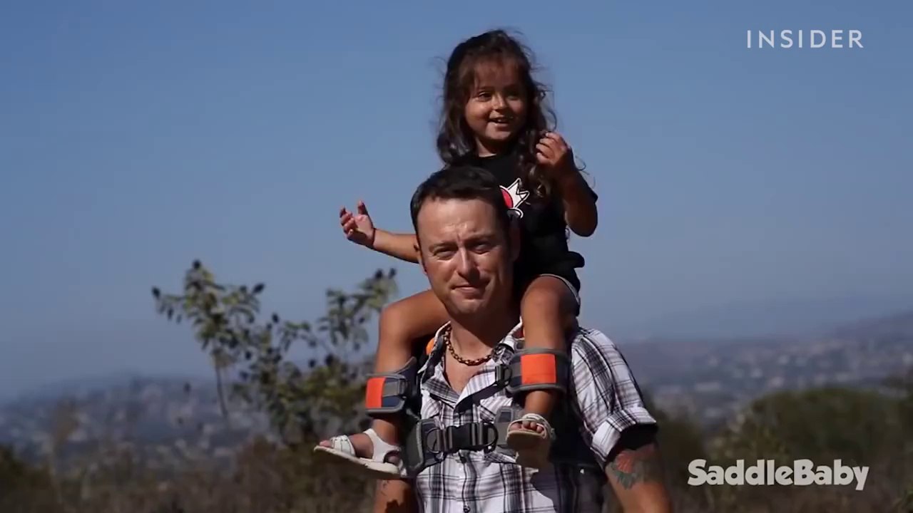 Ceci est le meilleur moyen pour les parents de donner à leurs enfants une promenade sur les épaules