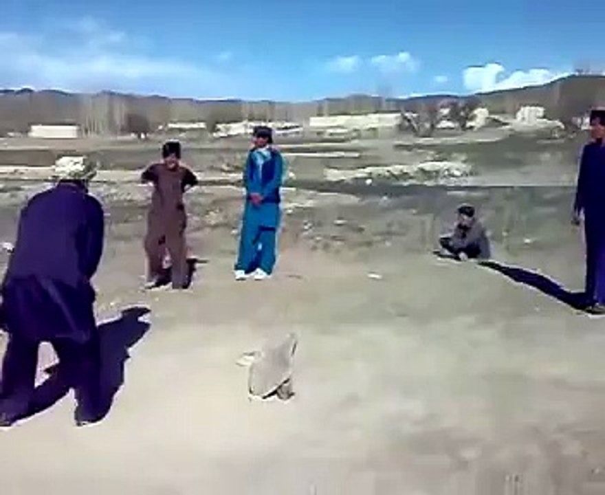 Pashto funny video clip - funny pathan playing cricket