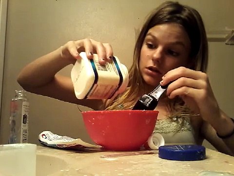 How to make slime with baking powder and glue