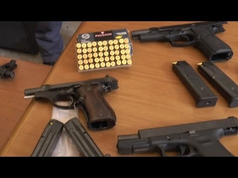 Napoli - Armi e droga della camorra, sequestro tra Fuorigrotta e Bagnoli (08.07.16)