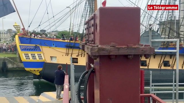 Saint-Malo. L'Hermione met le cap sur Brest