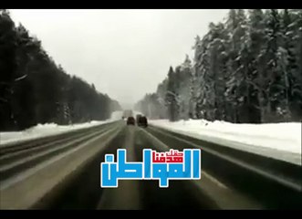 Download Video: ابشع حادث سوف تشاهده فى حياتك فى روسيا لحظه انفجار الاطار