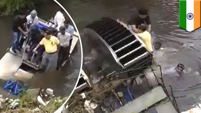 Homme par-dessus bord! Un bateau se renverse et projette le maire dans l'eau d'un égoût