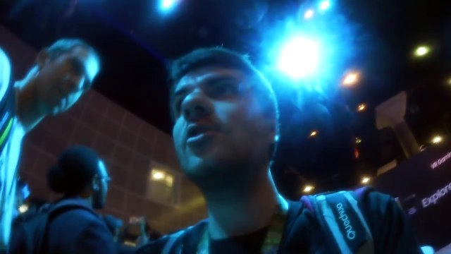 J'AI ESSAYÉ LE PORNO EN RÉALITÉ VIRTUELLE... - Vlog E3