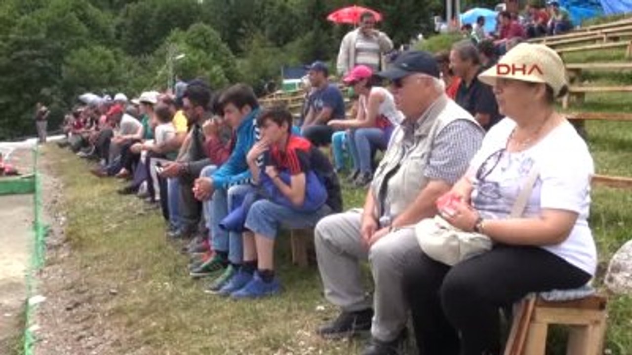 Artvin Kafkasör Yaylası'nda Boğa Güreşleri Nefes Kesti-1
