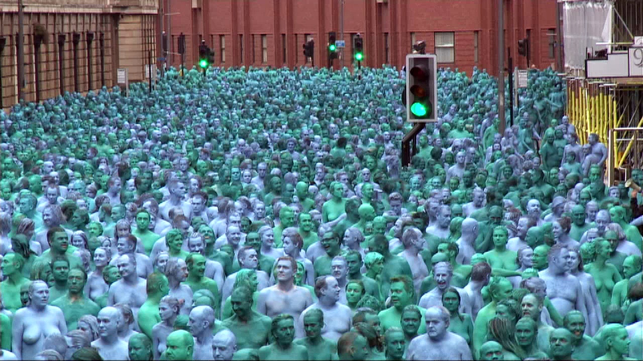 Thousands strip naked and go blue in Hull