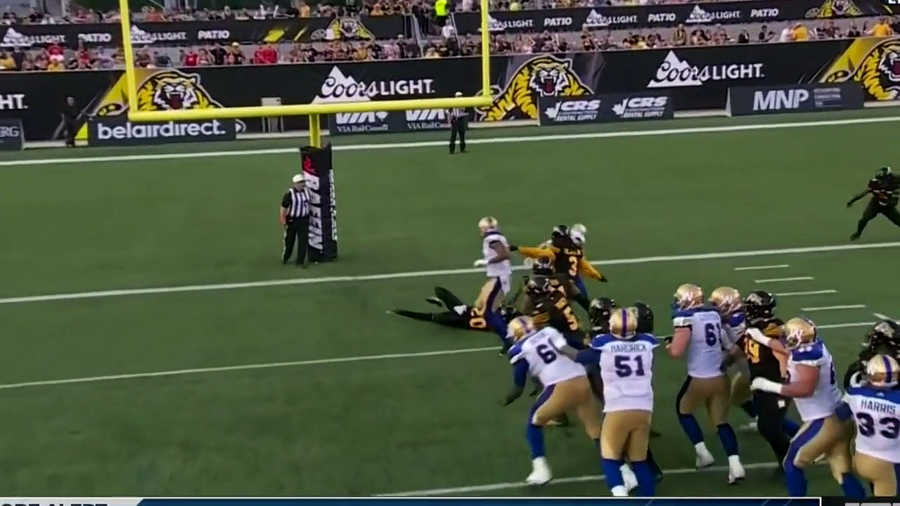 Le joueur de FOOT US le plus chanceux de l année fait un catch hilarant