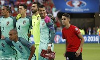 Cristiano Ronaldo take selfie with a ball boy (Portugal vs Wales) Euro 2016