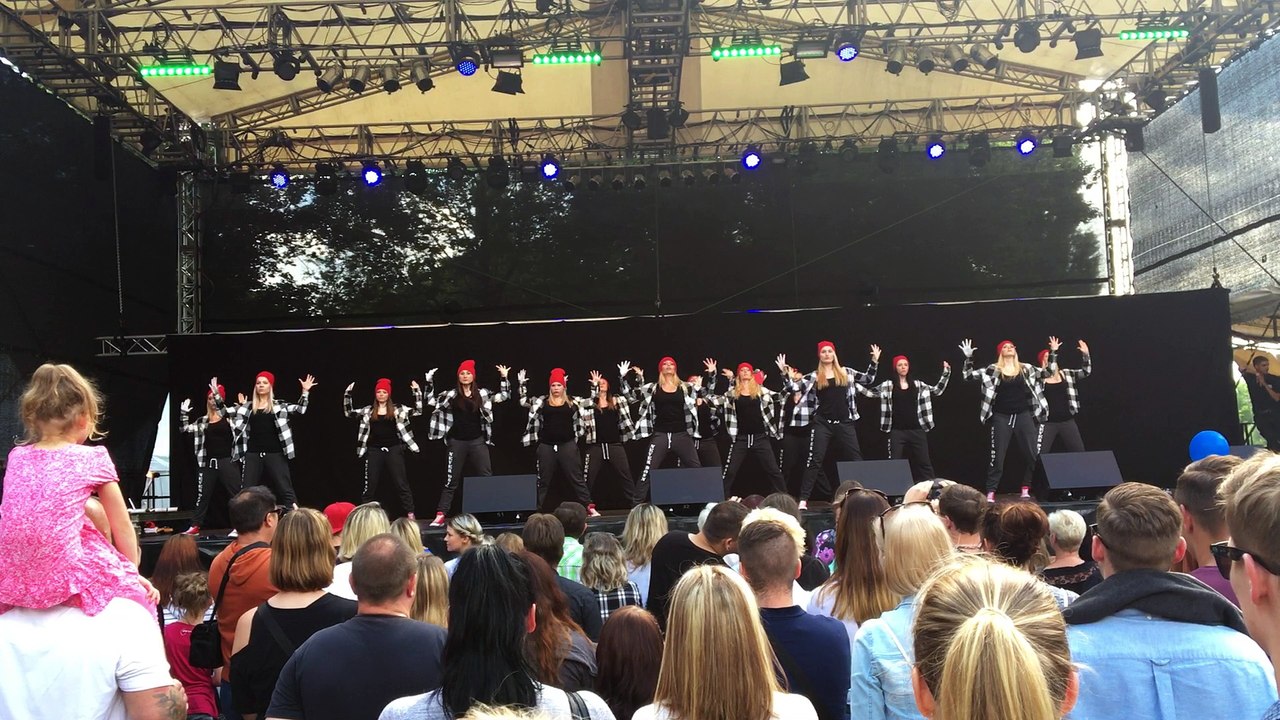 NEVER DOWN// Havelfest 2016// Branne// Brandenburg (Havel)// Choreo  Es war einmal- mal anders