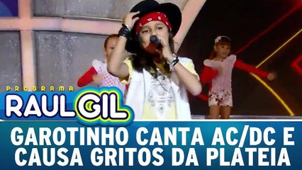 Garotinho canta ACDC e causa GRITOS da plateia