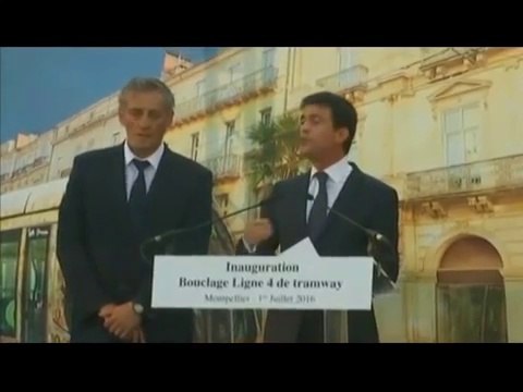 Manuel Valls hué par des opposants à la loi Travail, à Montpellier