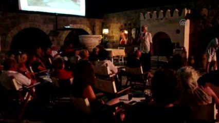 Ataol Behramoğlu Bodrum'da Şiir Dinletisi Sundu