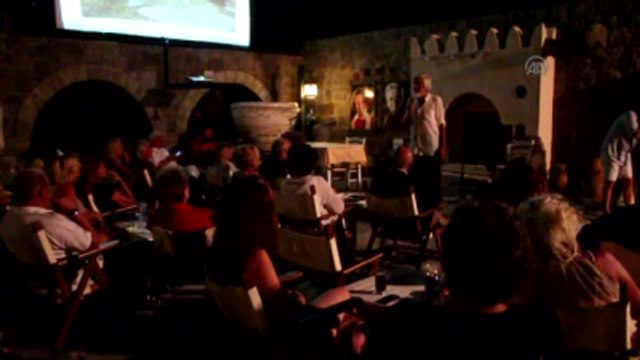 Ataol Behramoğlu Bodrum'da Şiir Dinletisi Sundu