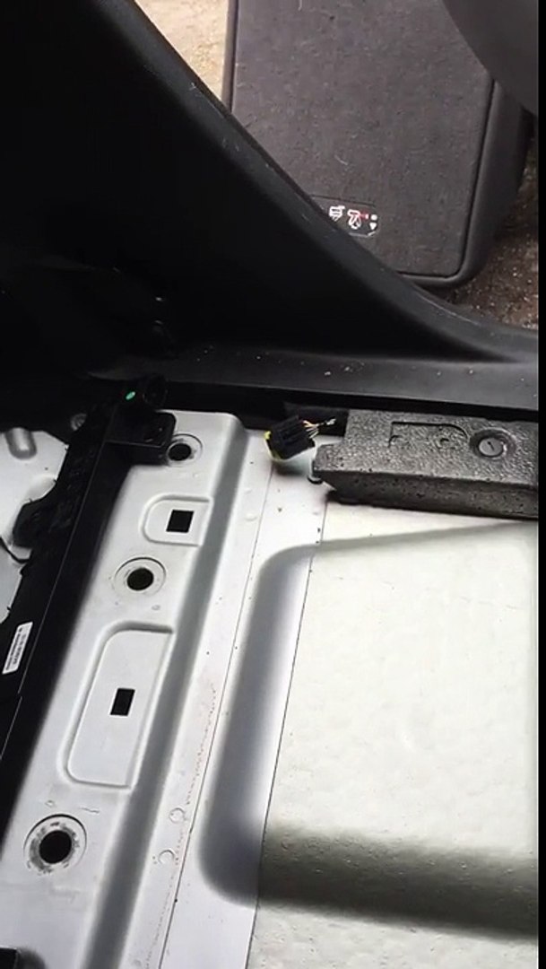308 sw rear seat / seatbelt sensors alarm problem - Video Dailymotion