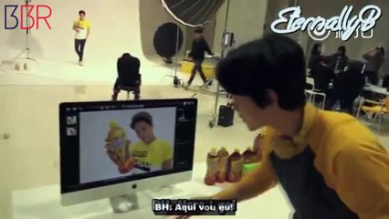 [#VÍDEO/PT-BR] 09.07.16 | Corte de Baekhyun no Kangshifu Ice Tea fazendo seu truque de mágica.