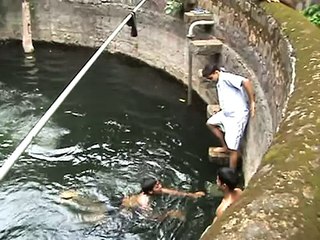 Vasai Boys swimming in the well - part 1