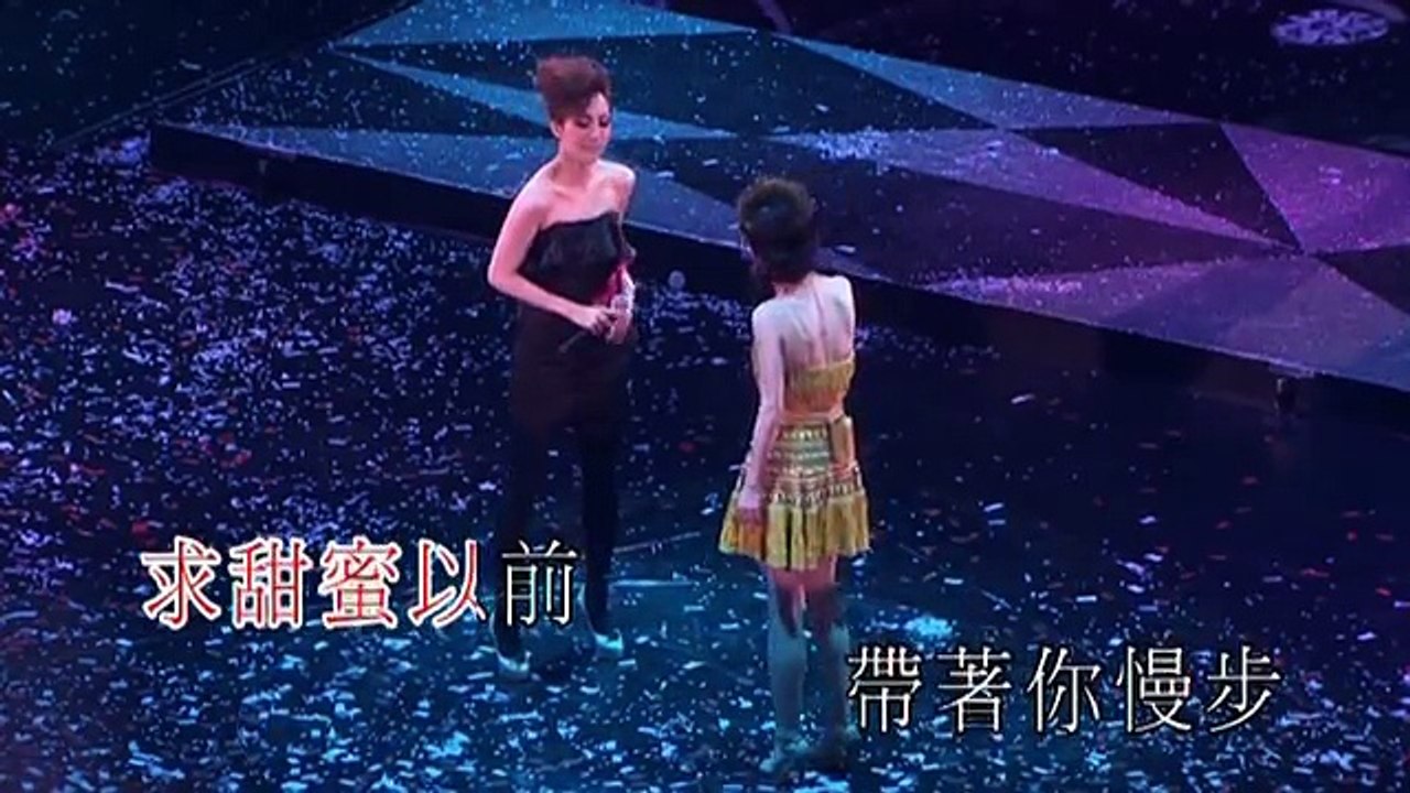 Vivian Chow 周慧敏 and Sammi Cheng 鄭秀文 - Deep V.25 2011 (16) - 不要驚動愛情